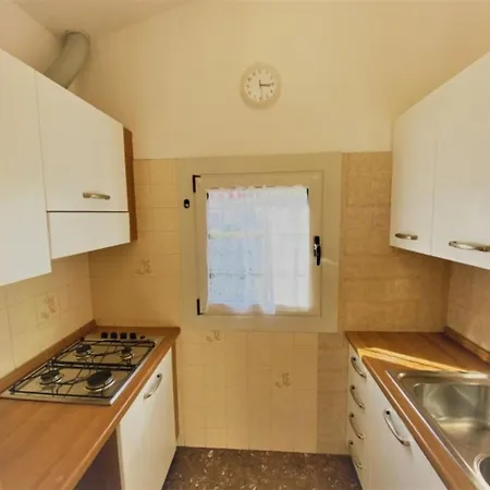 Charming With Fenced Garden And Bbq *