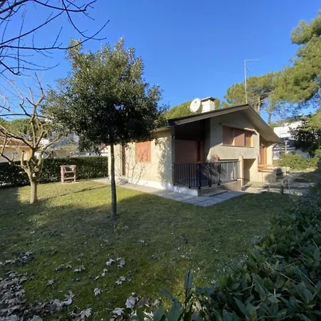 Charming With Fenced Garden And Bbq